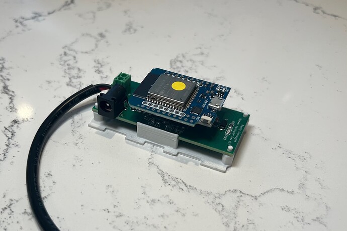 v0.3 Neewer Controller provides a lower profile