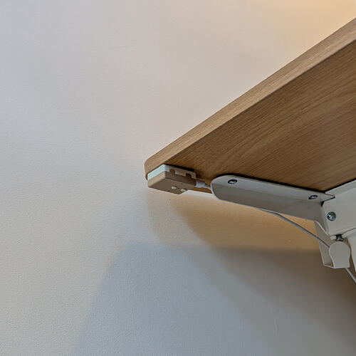 underAlyDesk